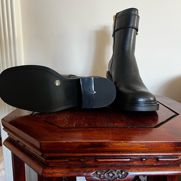 Vince Camuto, boots, never worn , in original box. Brand new - Picture 1 of 5